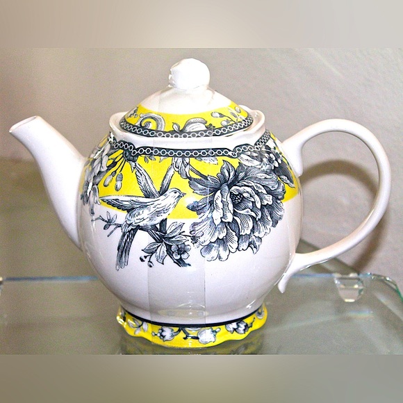 222 FIFTH ADELAIDE YELLOW TEA POT & LID NEW PORCELAIN INCH FLORAL 6 CUPS NEW - Picture 3 of 6